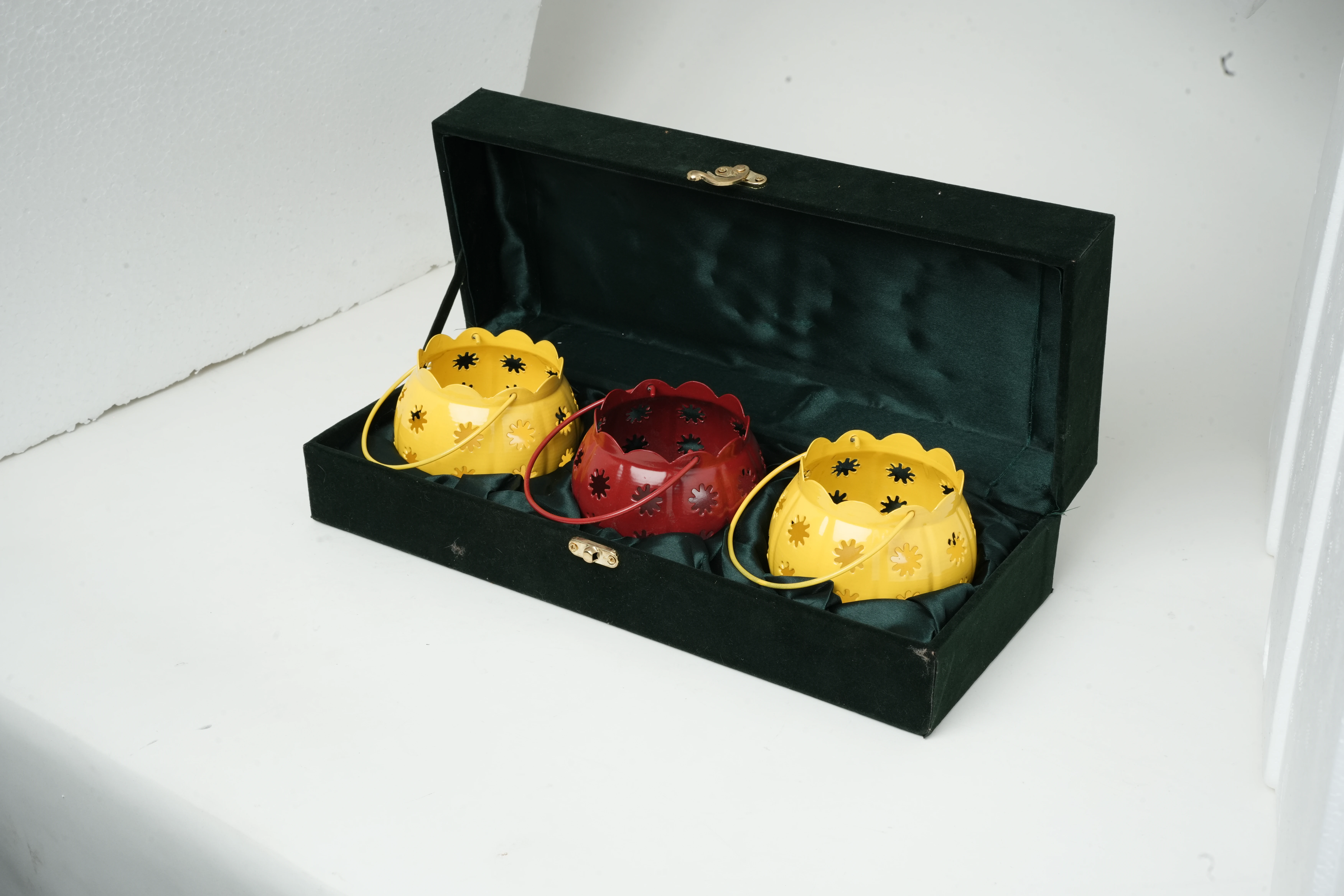 Decorative Metal Hanging Tealight Candle Holder